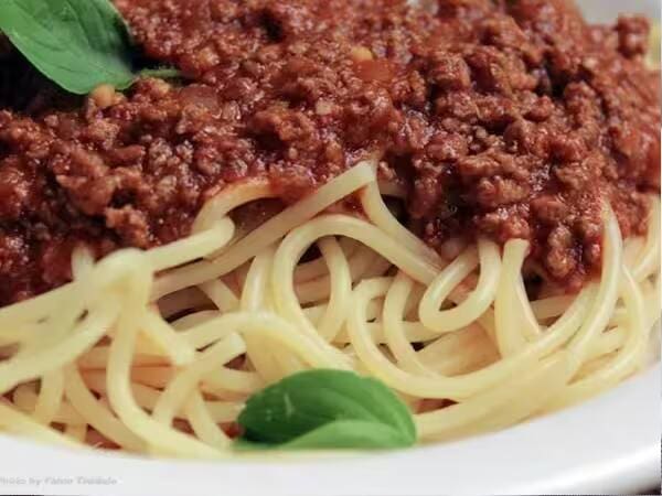 Espaguete Com Molho De Carne Moída
