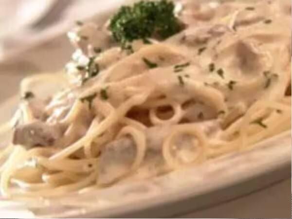 Espaguete Com Strogonoff De Frango