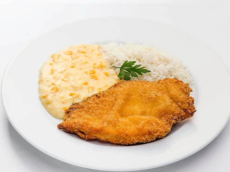 Frango a Milanesa com creme de milho