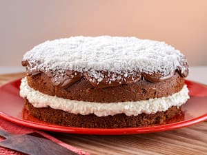 Bolo de Chocolate com Recheio de Beijinho