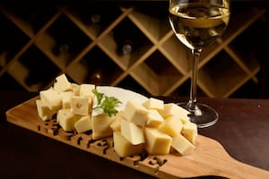 Tábua de Queijos Gourmet - Gryére, Gouda e Brie