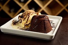 Petit Gateau com Sorvete - A Delícia que Derrete na Boca