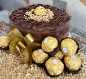 Bolo Ferrero Rocher - Sabor Irresistível de Chocolate e Avelã