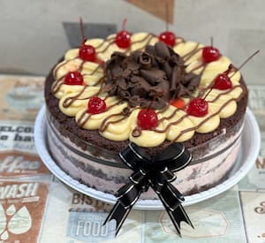 Bolo Floresta Negra 2,5kg - Delícia de Chocolate com Cerejas