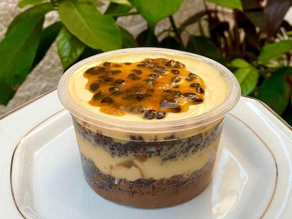 Bolo de Pote de Mousse de Maracujá com Creme de Chocolate Nobre