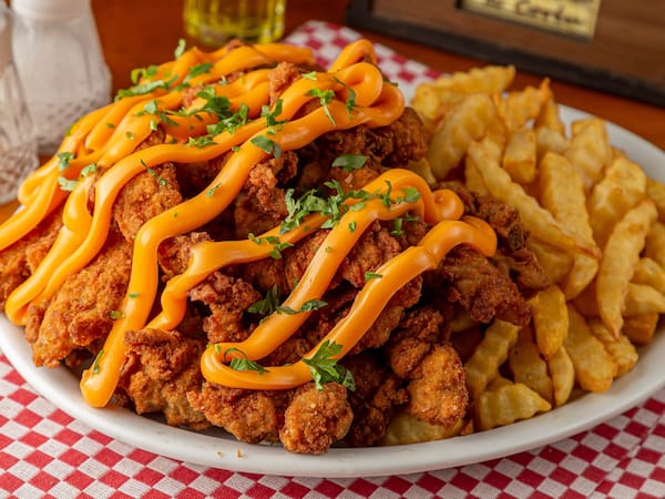Iscas de Boi empanado com Fritas e Cheddar