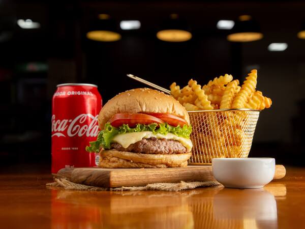Combo: Trainee + Fritas + 1 Coca Coa Lata