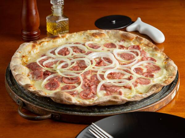 Pizza Calabresa (35cm/8fatias) + Coca-Cola 2 Litros