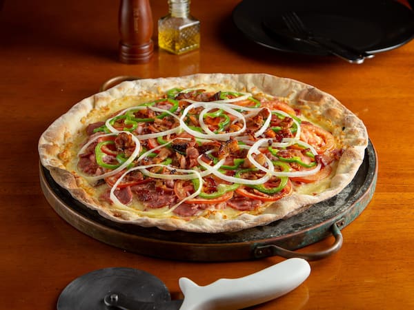 Pizza À Moda (35cm/8 fatias) + 1 Coca-Cola 2 Litros