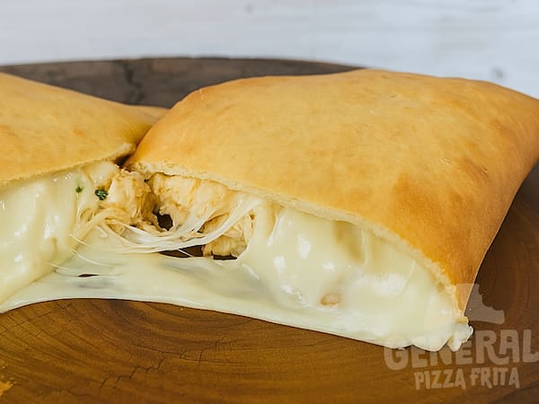 Pizza Frita Quatro Queijos do General